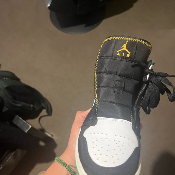 Jordan 1 mid oka land like new - Picture 2 of 9